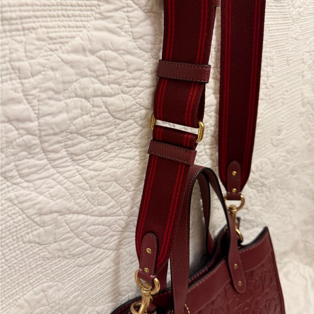 Coach Embossed Signature Field Tote - Large - Picture 6 of 13